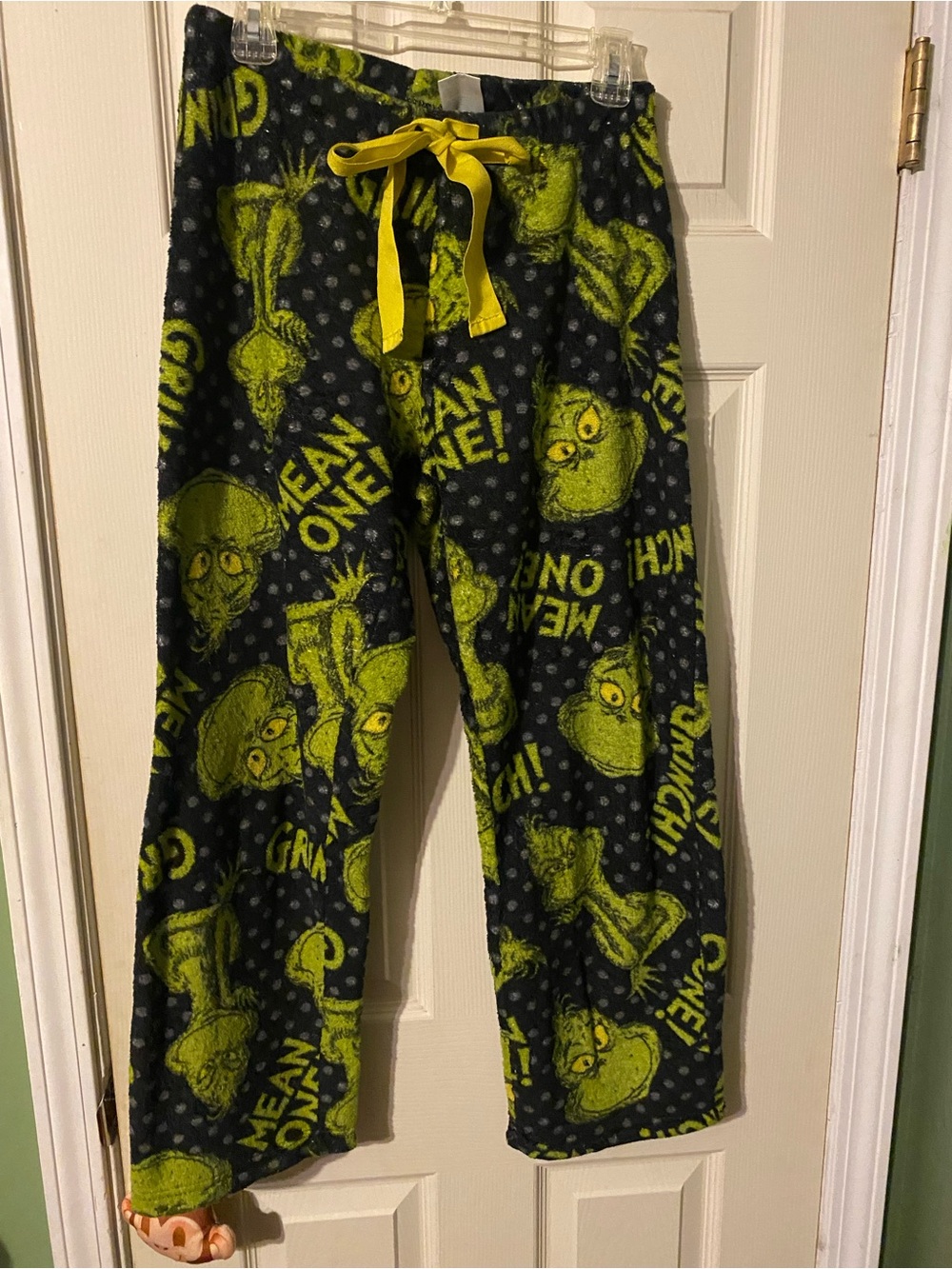Dr. Seuss Grinch Green & Black Plush pajama pants Yellow Tie size small 4 - 6